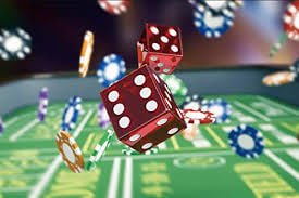 Live casino dealer hosting a game on ph777 apk platform
